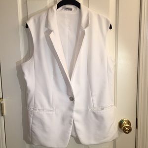 White sleeveless blazer